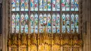 Suasana altar lokasi upacara pernikahan Pangeran Harry dan Meghan Markle di Kapel St George, Kastil Windsor, London, Inggris, Minggu (11/2). Kapel St George sendiri sudah dibangun pada Abad ke-15. (AFP PHOTO/POOL/Dominic Lipinski)
