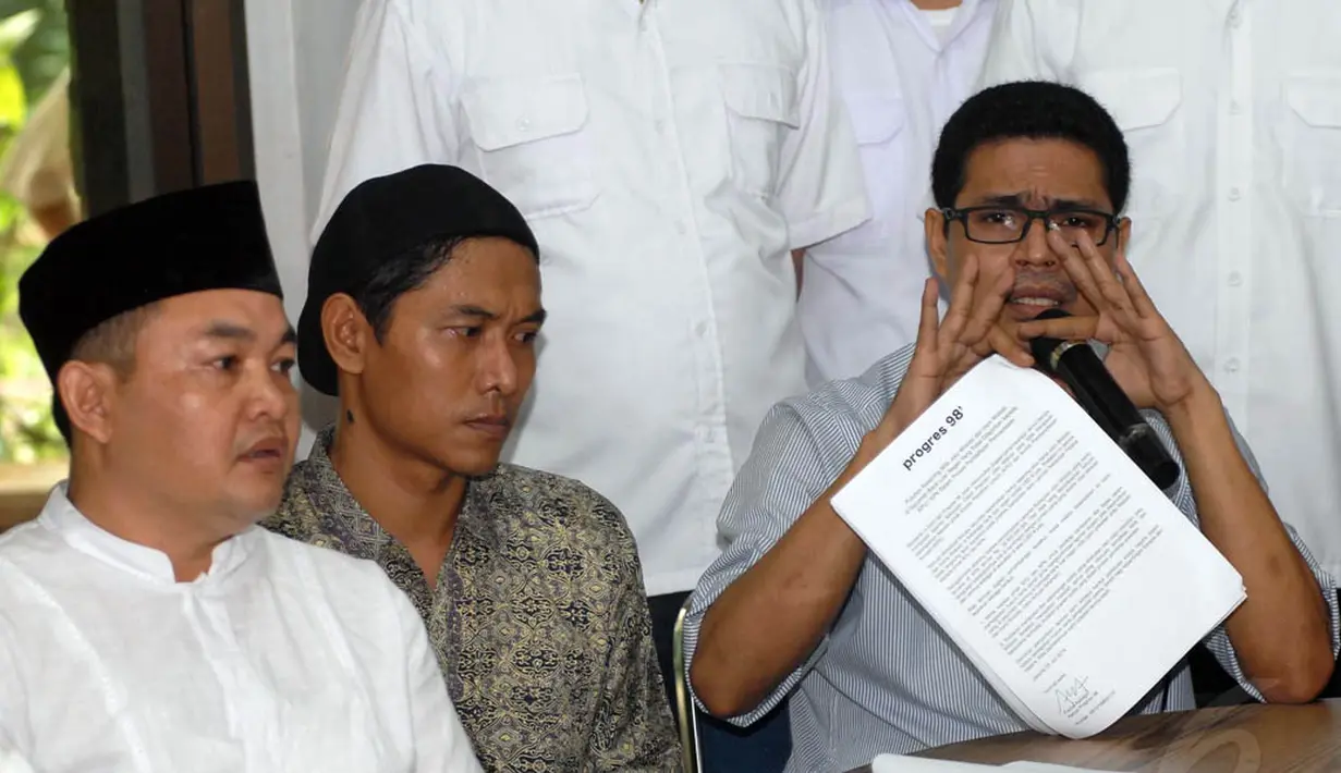 Faizal menyebutkan, uang senilai itu tercatat dari 32 rekening atas nama Jokowi dan istrinya, terdiri dari 20 rekening atas nama Jokowi dan 12 atas nama Iriana Jokowi. (22/7/14) (Liputan6.com/Miftahul Hayat) 