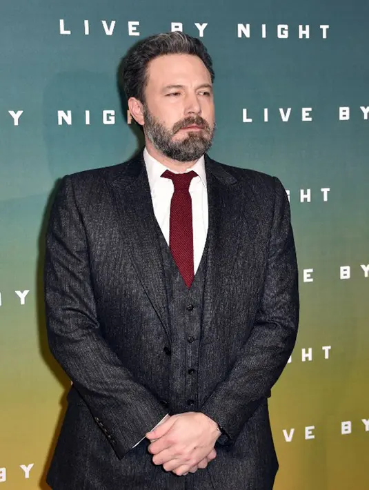 Pada 4 Oktober 2017 lalu, Ben terlihat mengunjungi tempat rehabilitasi. Ia tak mengeluarkan kata sedikitpun, dengan kemeja putihnya, Ben tampil dengan menebar senyum terhadap kamera di sekitarnya. (AFP/Alain Jocard)