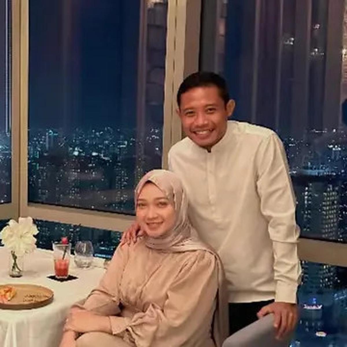 Potret Terbaru Evan Dimas dan Istri yang Jarang Tersorot, Romantis dan Harmonis