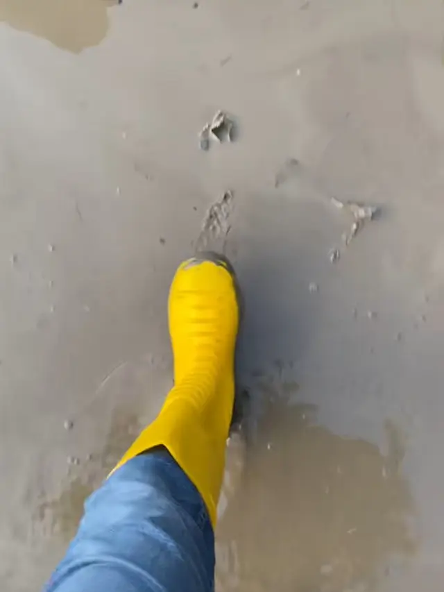 Situasi terkini Perum Pondok Gede Permai Bekasi usai banjir surut pada Rabu, 5 Maret 2025 (Foto: TikTok azkamdamai)