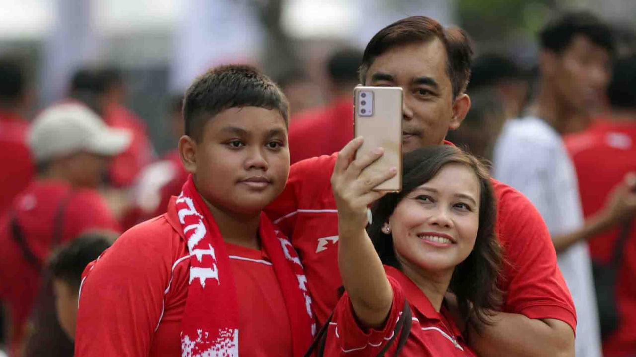 FOTO: Ribuan Suporter Padati GBK, Beri Dukungan Penuh Timnas Indonesia