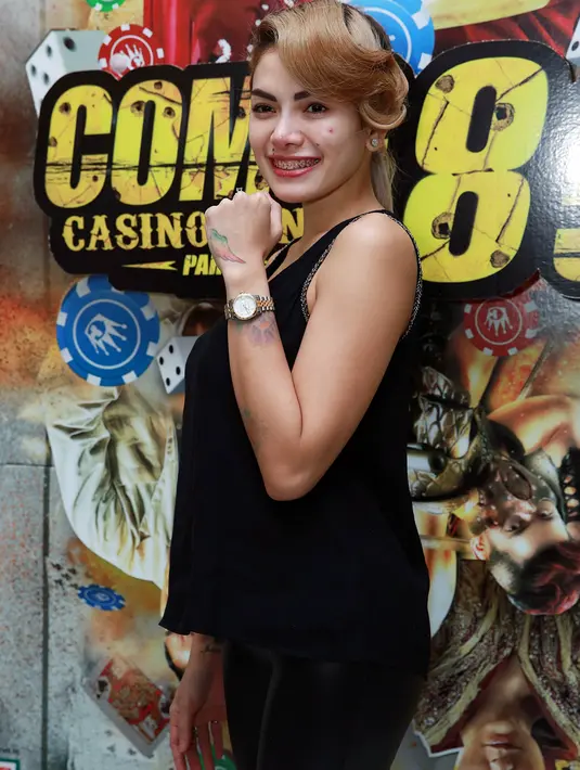 Nikita juga tidak mau berkomentar tentang perceraian Samuel dan Stevi. Ia malah mengaku punya pacar baru bule. (Deki Prayoga/Bintang.com)