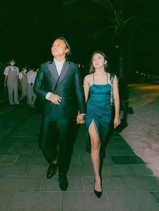 <p>Prosesi lamaran putra sulung komedian Sule itu digelar di The Langham Jakarta, SCBD, Jakarta Selatan. (Instagram/rizkyfbian)</p>