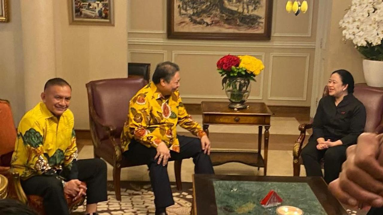 Buket bunga itu langsung diterima Puan Maharani.