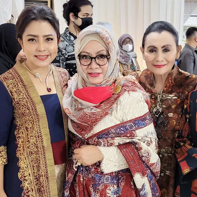 6 Potret Kedekatan Mayangsari dan Keluarga Cendana, Sempat Tak Direstui Kini Akur