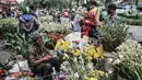 Pedagang bunga hias menunggu pembeli di Pasar Petak Sembilan, Jakarta, Kamis (11/2/2021). Membeli bunga hias merupakan salah satu tradisi warga keturunan Tionghoa dalam perayaan Tahun Baru Imlek. (merdeka.com/Iqbal S. Nugroho)