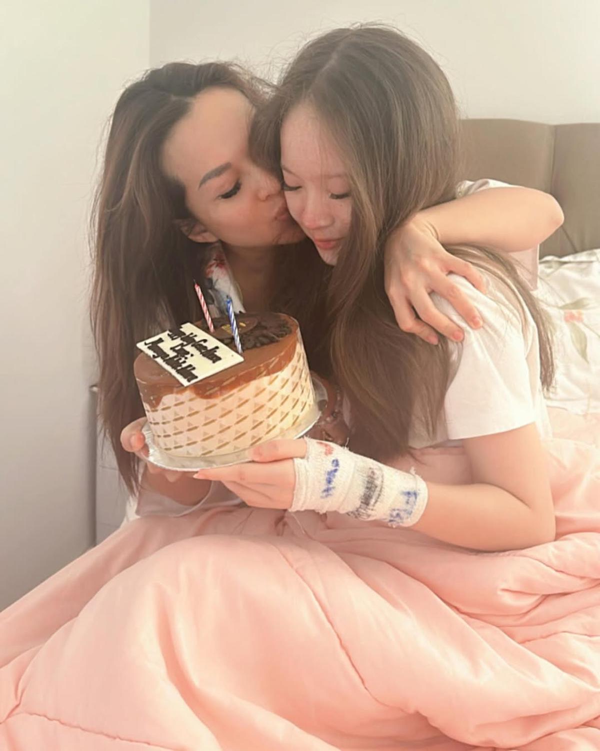 Potret Sasha Alexa Bersama Anak yang Dipuji Sama-Sama Cantik