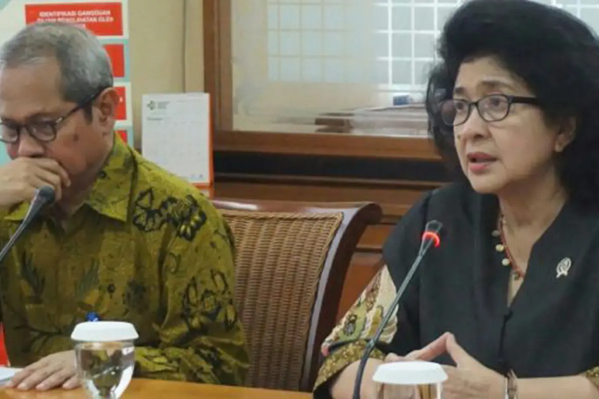 Menteri Kesehatan Nila Moeloek