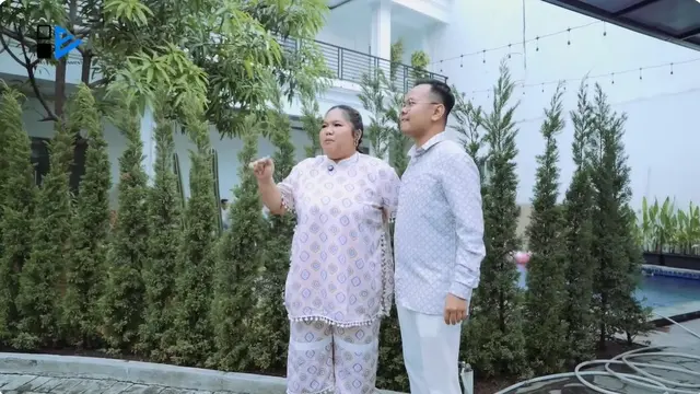 6 Potret Halaman Rumah Irish Bella, Kolam Renang Jadi Spot Favorit Anak-anak