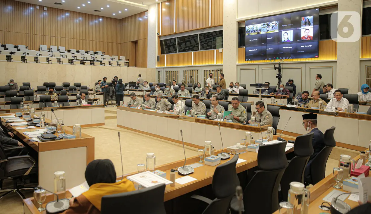 Suasana rapat kerja Menteri Pertanian (Mentan) Syahrul Yasin Limpo dengan Komisi IV DPR di Kompleks Parlemen Senayan, Jakarta, Senin (16/1/2023). Raker tersebut membahas mengenai Kinerja Kementerian Pertanian mulai dari program-program kerja yang tidak memberikan dampak signifikan terhadap petani, hingga data stok pangan yang berbeda. (Liputan6.com/Faizal Fanani)