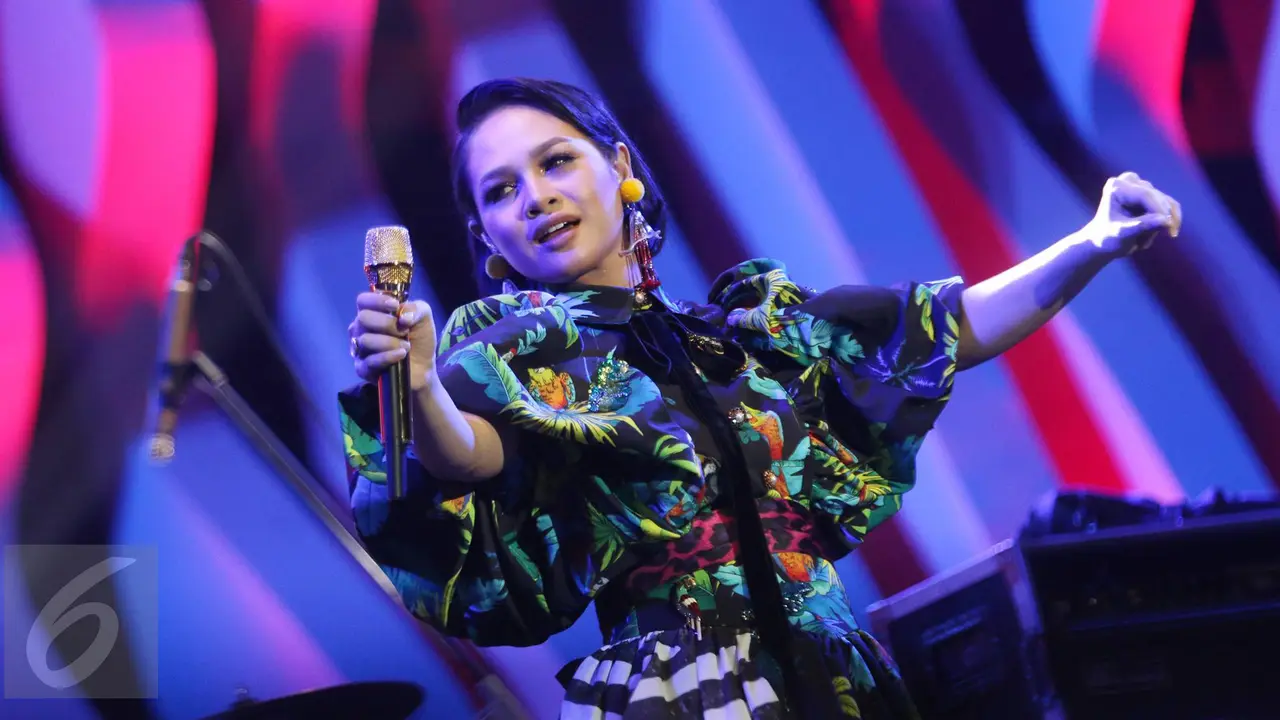 Hangatnya Duet Andien dan Tulus di Panggung Java Jazz