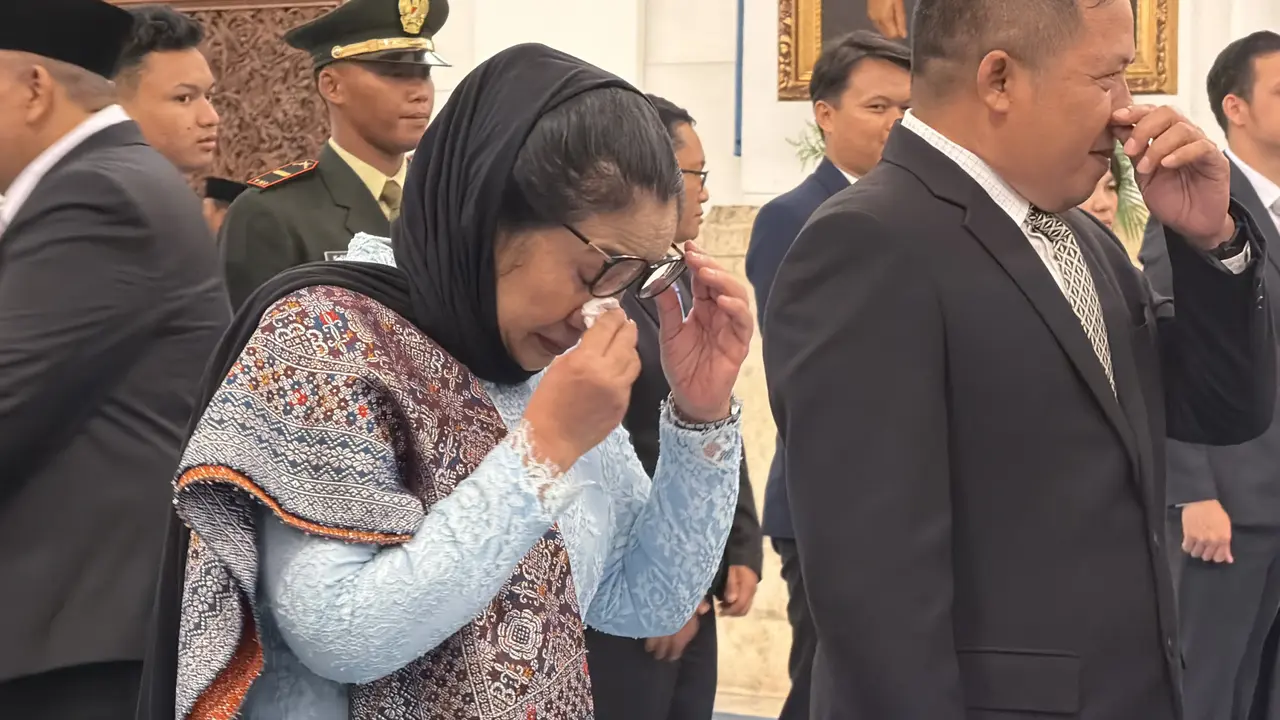 Nanik S Deyang menangis terharu usai dilantik Presiden Prabowo Subianto menjadi Kepala BGN.