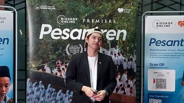 Ustaz Dennis Lim yang kerap didebut mirip dengan Song Joong Ki.