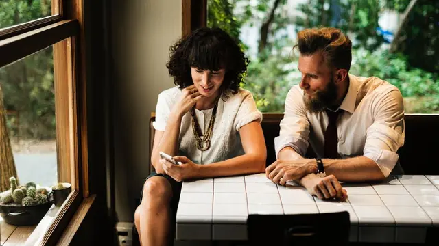 [Bintang] 5 Tanda Kamu Naksir Cowok Super Stylish