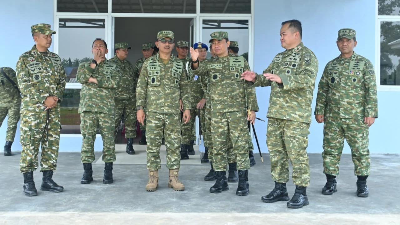 FOTO: Wakasau Tinjau Kesiapan Operasional Lanud R Suryadi Suryadarma
