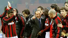 Sosok yang sangat akrab dalam sejarah sepak bola Italia dalam kurun waktu 30 tahun terakhir, Silvio Berlusconi menghembuskan nafas terakhir pada hari Senin (12/06/2023). Berlusconi wafat di Rumah Sakit San Raffaele pada usia 86 tahun. (AFP/Giuseppe Cacace)
