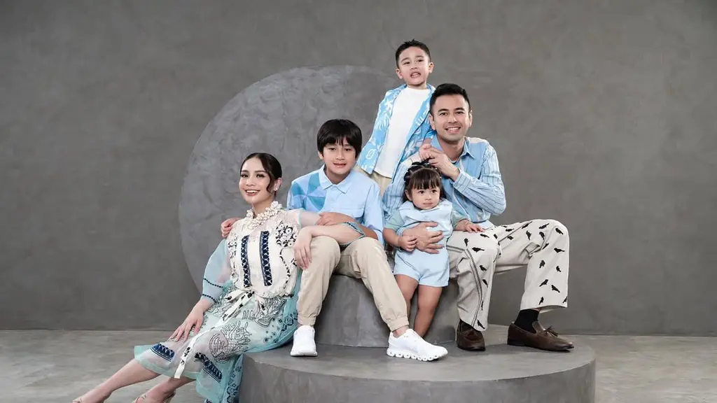 Intip potret foto keluarga terbaru Raffi Ahmad dan Nagita Slavina (@riomotret)