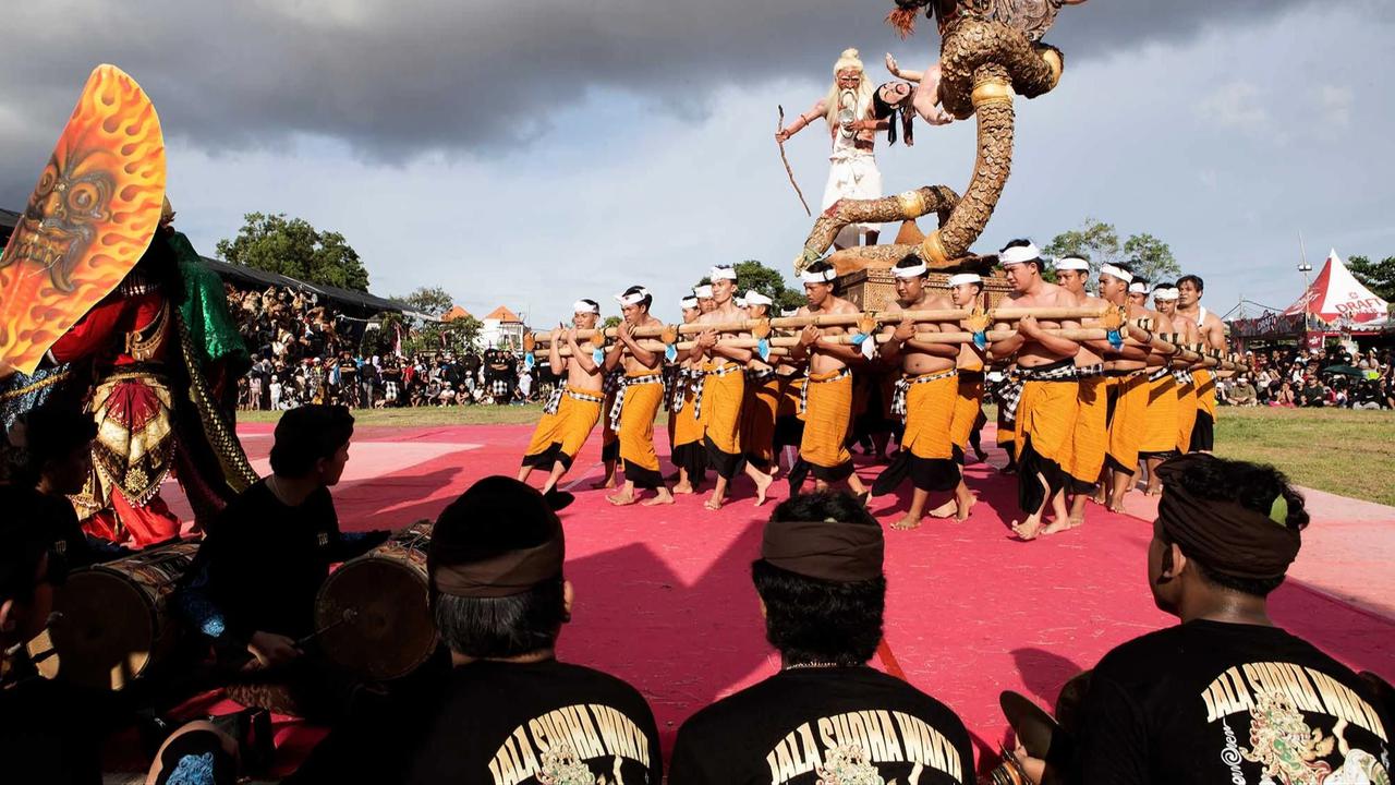 FOTO: Pawai Ogoh Ogoh Semarakkan Malam Pengerupukan di Denpasar
