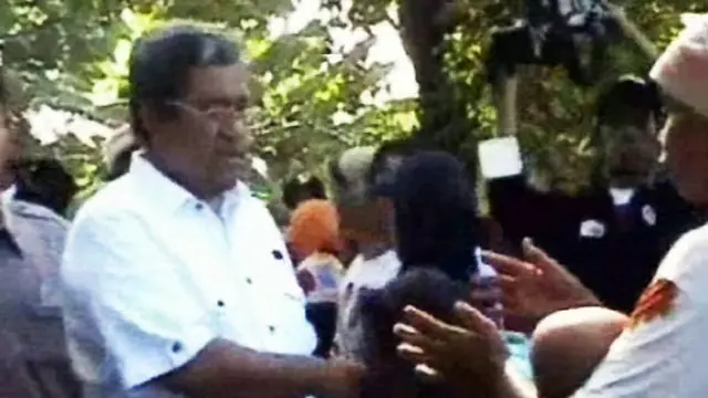 Cagub Aher Perbaiki Rumah Tak Layak Huni di Karawang