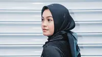 Juara Indonesian Idol 2023, Salma Salsabil, merekam lagu kemenangan &ldquo;Menghargai Kata Rindu,&rdquo; karya Mario G. Klau. Video klipnya telah mengudara di YouTube. (Foto: Dok. Instagram @salmasalsabil12)