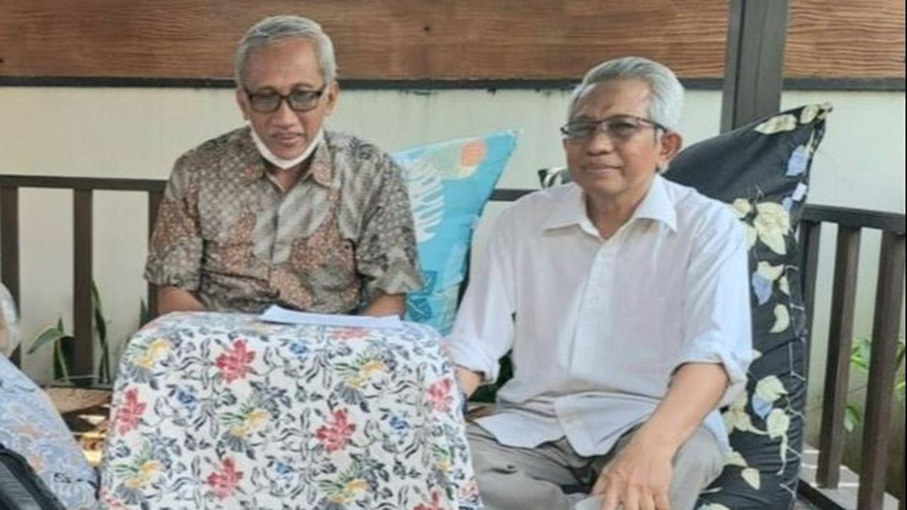 Jamal mengimbau Hasan dan Tri Atmojo yang telah menerima putusan sanksi hukuman disiplin berat sebagai PNS dari Mendikbudristek agar hikmat.