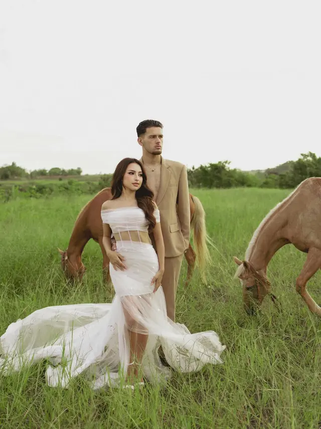 Tinggalkan Nuansa Adat, Jennifer Coppen dan Justin Hubner Tampil Romantis dengan Kuda di Sesi Prewedding