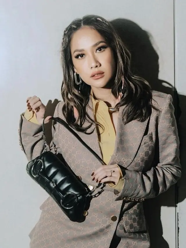 Bunga Citra Lestari dengan rambut panjang terurai (Instagram/itsmebcl)