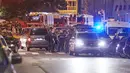 Polisi berjaga di sebuah jalan di Wina, Austria, 2 November 2020. Satu orang tewas dan beberapa lainnya terluka parah dalam sejumlah insiden penembakan yang terjadi pada Senin (2/11) malam waktu setempat di pusat Kota Wina. (Xinhua/Georges Schneider)