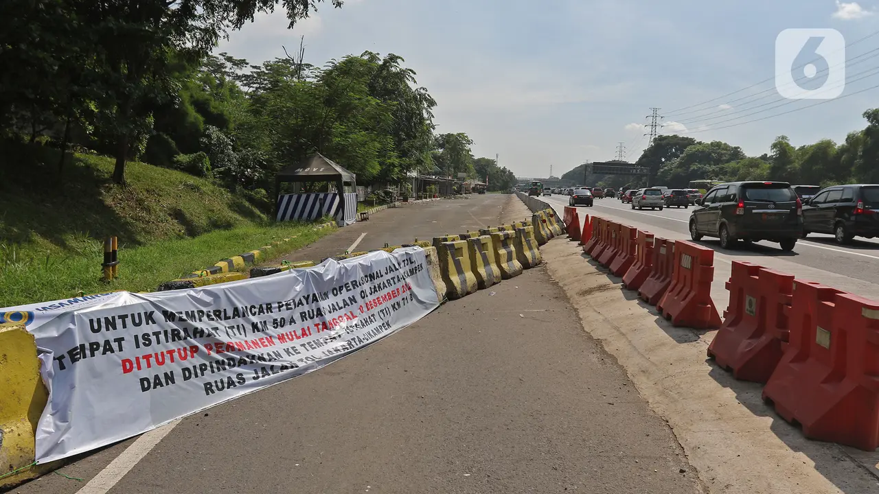 Suasana Rest Area Km 50 Tol Japek yang Resmi DItutup Permanen