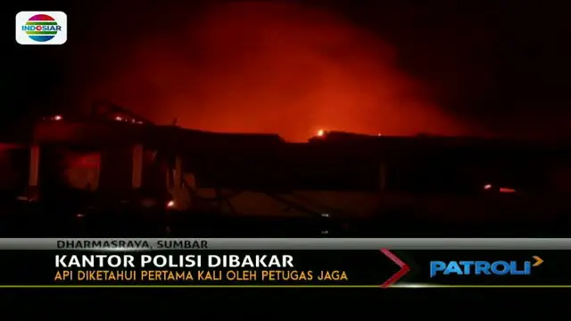 Api tersebut hampir melalap seluruh bangunan Markas Polres Dharma Sraya, Sumatera Barat.
