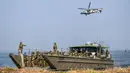 Sekitar 3.000 personel marinir Indonesia dan Australia menggelar latihan militer bersama. (JUNI KRISWANTO/AFP)