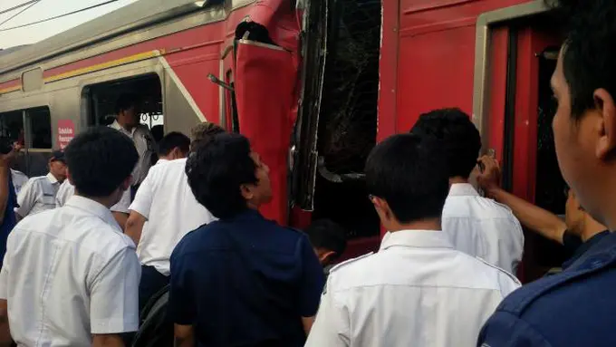 Pilih Alternatif Ini Selain KRL di Stasiun Juanda yang Lumpuh