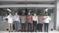 Kapolda Sulut Irjen Pol RZ Panca Putra mendatangi Kantor BPK Perwakilan Sulut terkait dugaan kasus korupsi di Minahasa Utara.