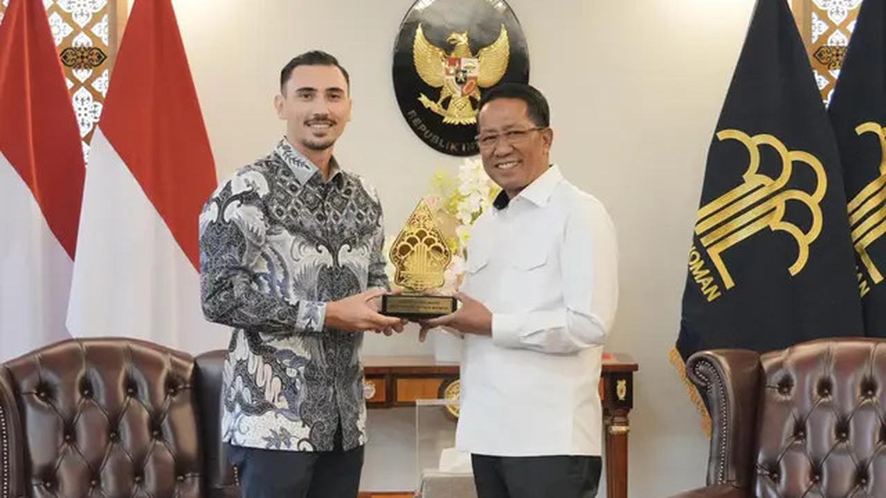 10 Artis Bule yang Akhirnya Jadi Warga Negara Indonesia, Terbaru Vincent Verhag