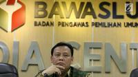 Ketua Bawaslu, Abhan saat memberikan keterangan di Gedung Bawaslu, Jakarta, Kamis (12/7). Bawaslu memberikan sejumlah keterangan hasil pengawasan penyelenggaraan Pilkada Serentak 2018. (Liputan6.com/Helmi Fithriansyah)