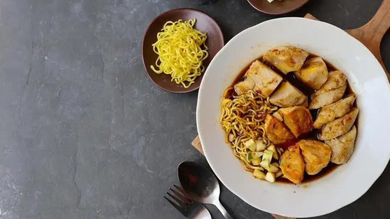 Cara Menggoreng Pempek Agar Renyah dan Tidak Meletus