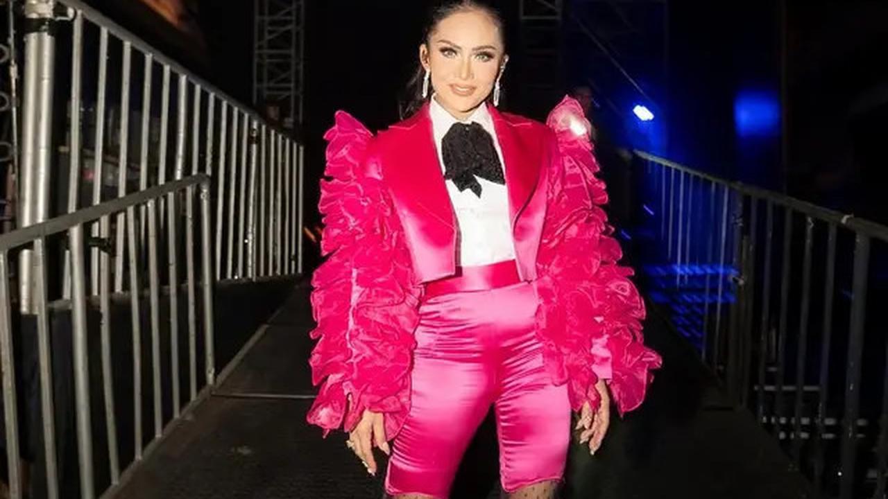 Gebrak Java Jazz Festival, Krisdayanti Tampil Enerjik dengan Busana Retro Bernuansa Fuschia