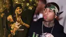 Tyga merasa bahwa jika memang hadiah itu dari Travis, Travis benar-benar mengcopy gayanya. (YouTube)