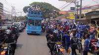 Arak-arakan keberhasilan Persib Bandung meraih gelar Piala Presiden 2015.