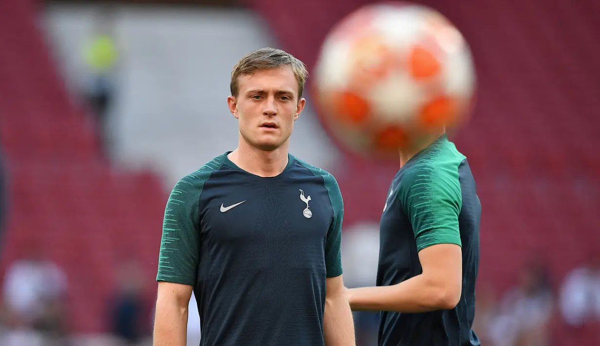Penampilan Oliver Skipp sempat diragukan saat diboyong Tottenham Hotspur dari Norwich City. Namun, pria 21 tahun tersebut mampu mematahkan anggapan tersebut dengan dipercaya tampil sebanyak 24 kali. Bahkan, menurut Whoscored, Skipp memiliki presentase akurasi umpan sebesar 89,8%. (AFP/Ben Stansall)
