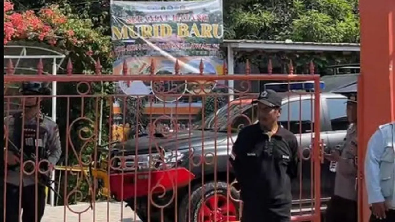 Tim Gegana dan Densus 88 Antiteror turun tangan usai dapat laporan ancaman bom di SDN Srengseng Sawah 15, Jagakarsa, Jakarta Selatan, Senin (13/7/2026)