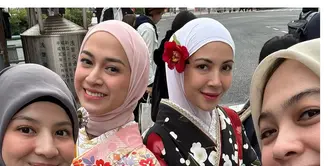 Tak hanya itu, momen spesial ini semakin berkesan dengan busana tradisional Jepang yang mereka kenakan yakni, kimono.  [@dianayulestari].
