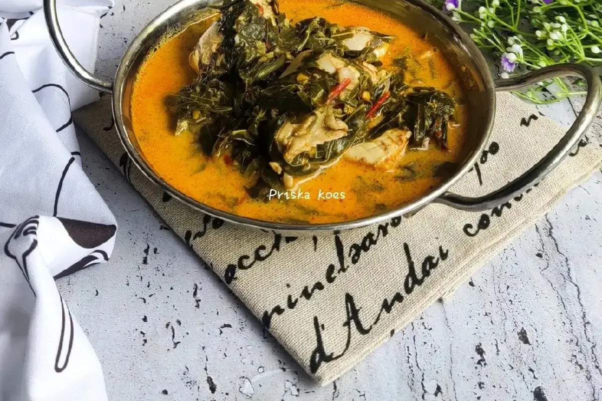 Gulai Ayam Daun Singkong