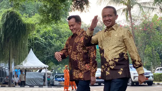 Ketua Umum DPP Partai Golkar Bahlil Lahadalia bersama Pakar Hukum Tata Negara Yusril Ihza Mahendra hadir di Kertanegara saat Prabowo Subianto memanggil calon menteri di kabinet mendatang.