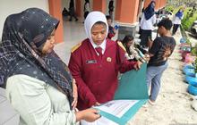 Kemensos Bantu Keluarga Prasejahtera: Prestasi Akademik Anak dan Modal Usaha Ibu di SRMA 15 Magelang