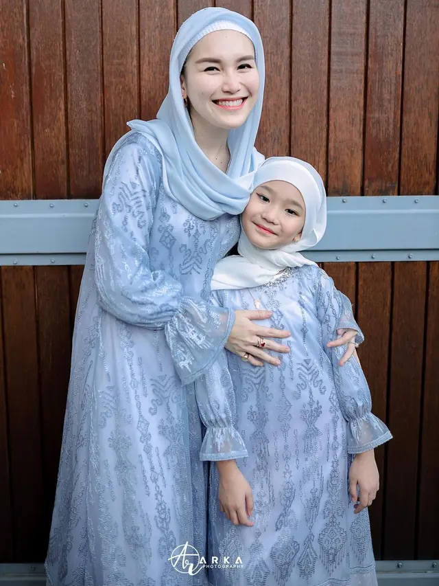 Ayu Ting Ting dan keluarga