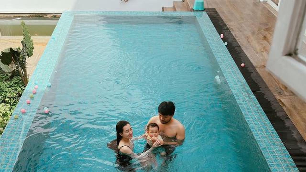 7 Potret Kolam Renang di Rumah Aaliyah Massaid dan Thariq Halilintar, Desainnya Cocok untuk Keluarga Kecil Modern