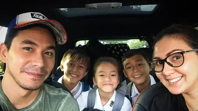 [Fimela] Keluarga Darius Sinathrya