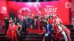 Sejumlah artis pemeran dalam 7 series bertabur bintang yang siap tayang di Vidio berfoto bersama usai konferensi pers Vidio Original Series 2024 bertemakan Rumah Cerita bertabur bintang di Jakarta, Kamis (29/2/2024). (Liputan6.com/Angga Yuniar)